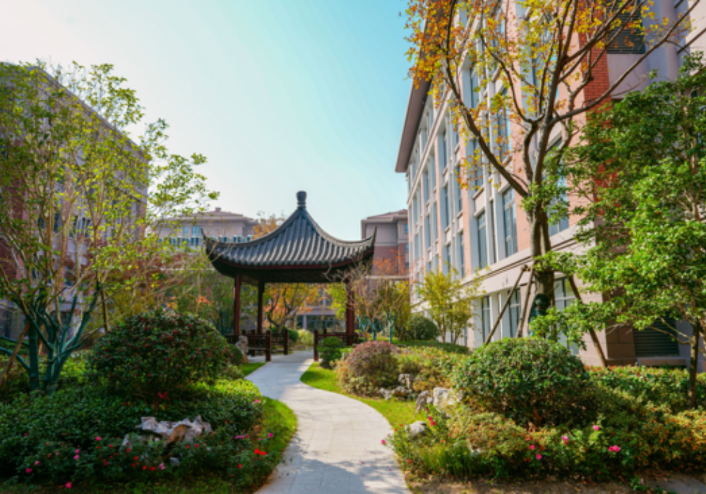 科技赋能 + 人文关怀，高端养老开启 “